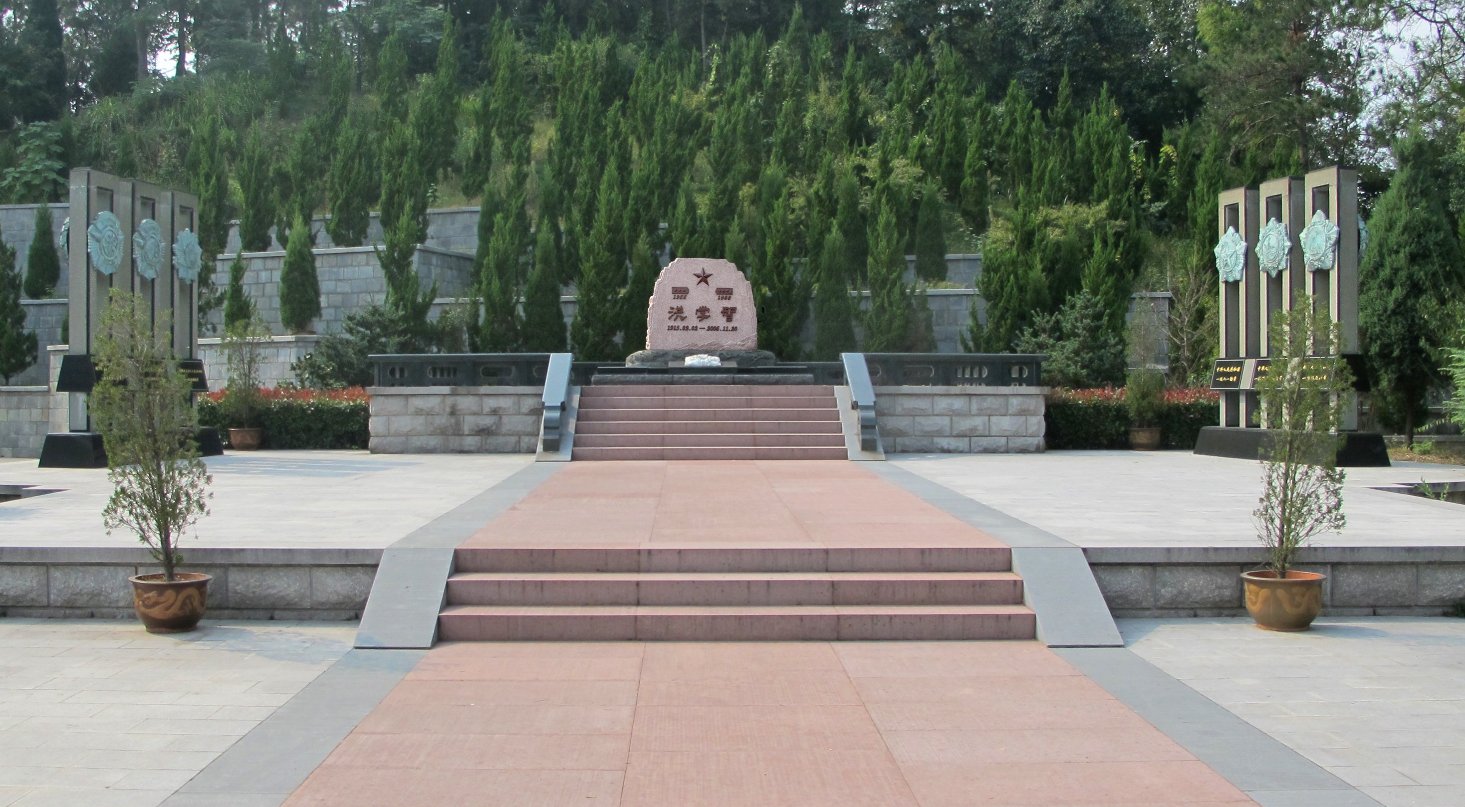 为什么墓园必要红色文化？